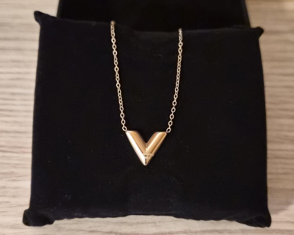 루이비통 에센셜 V 목걸이