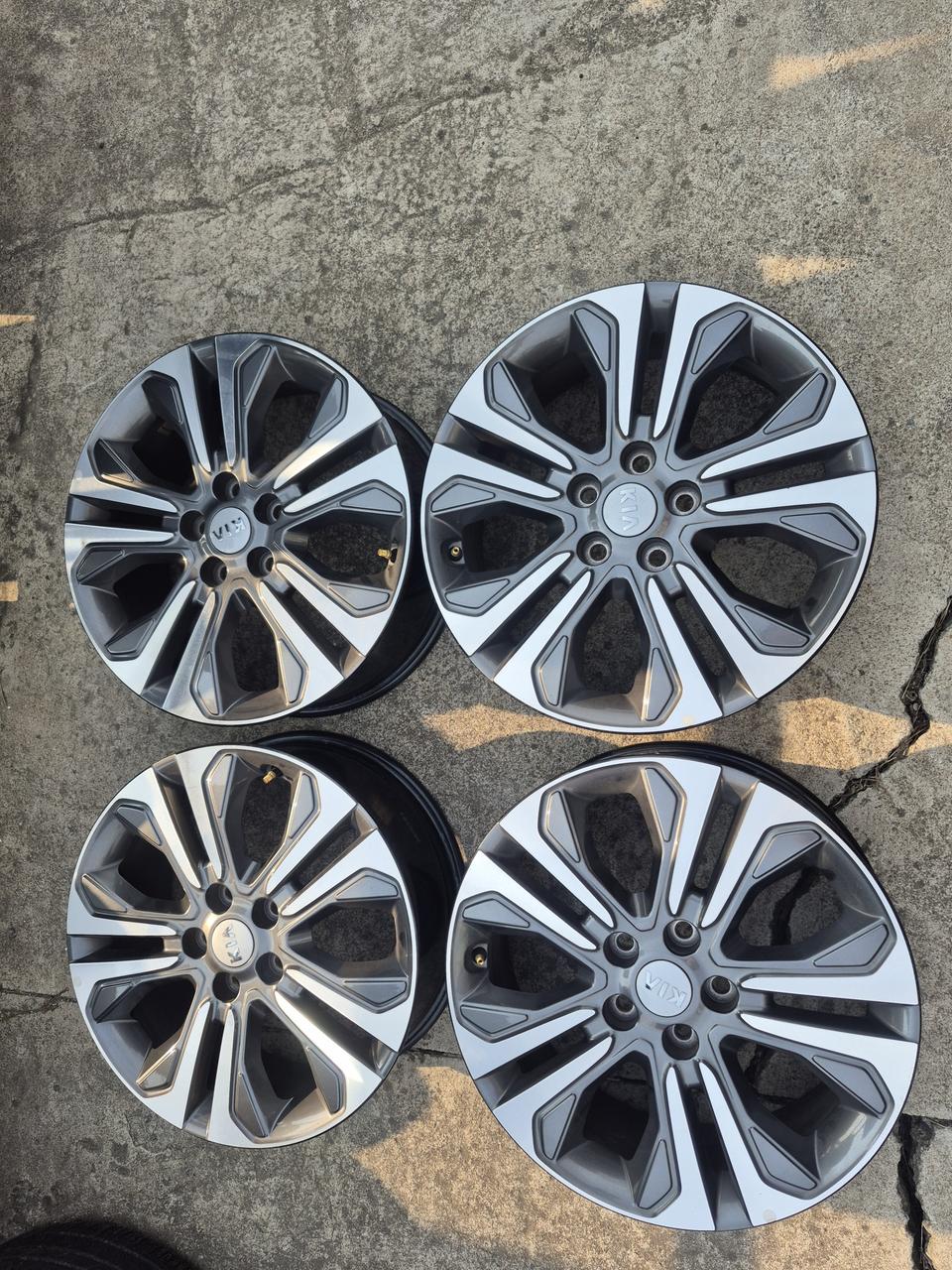 더뉴카니발 순정 18인치휠타이어