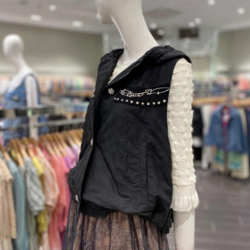 오즈세컨 크리스탈 후드 베스트