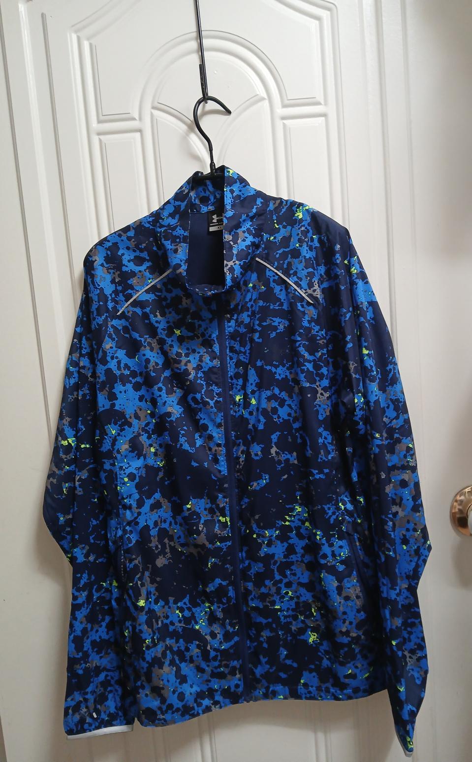 언더아머 바람막이 자켓