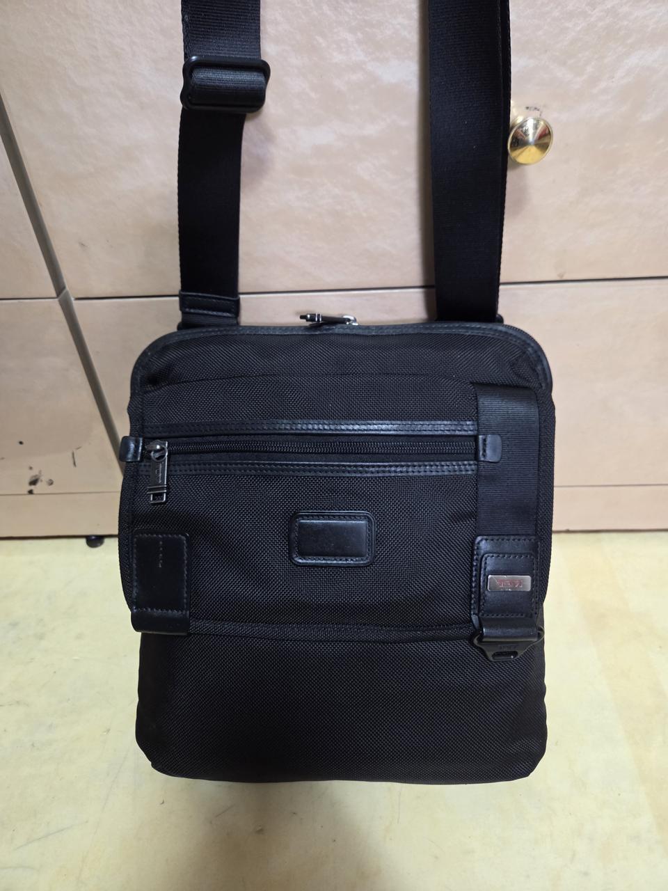 투미 정품 알파브라보 플랩 크로스바디