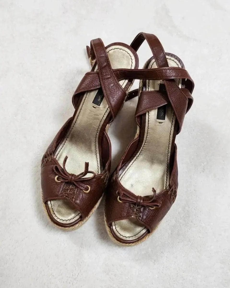 가격인하(정품)루이비통 브라운 태슬 장식 웨지 샌들37/240