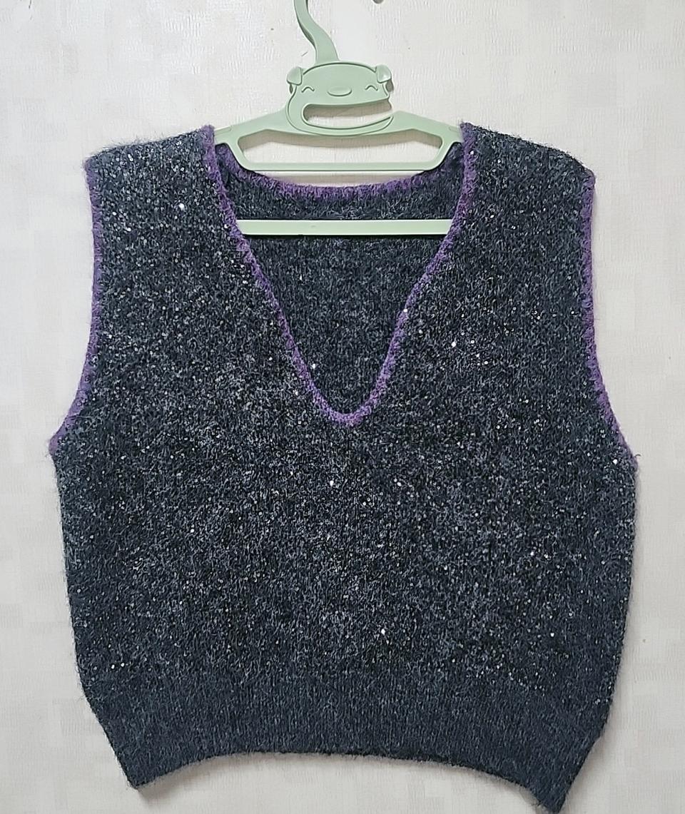 (중고) 디자인이 이쁜 브이넥 반짝이 니트 조끼&겨울 막바지 가격 내림!