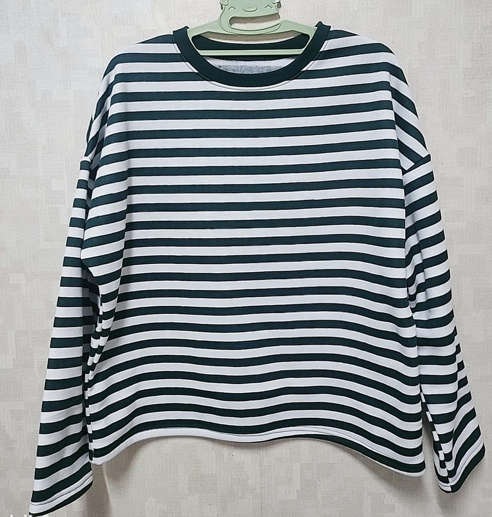 (중고) 디자인이 이쁜 기모 스트라이프 &색상이쁨!