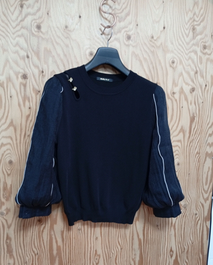 볼륨소매 보석 장식 니트 브라우스