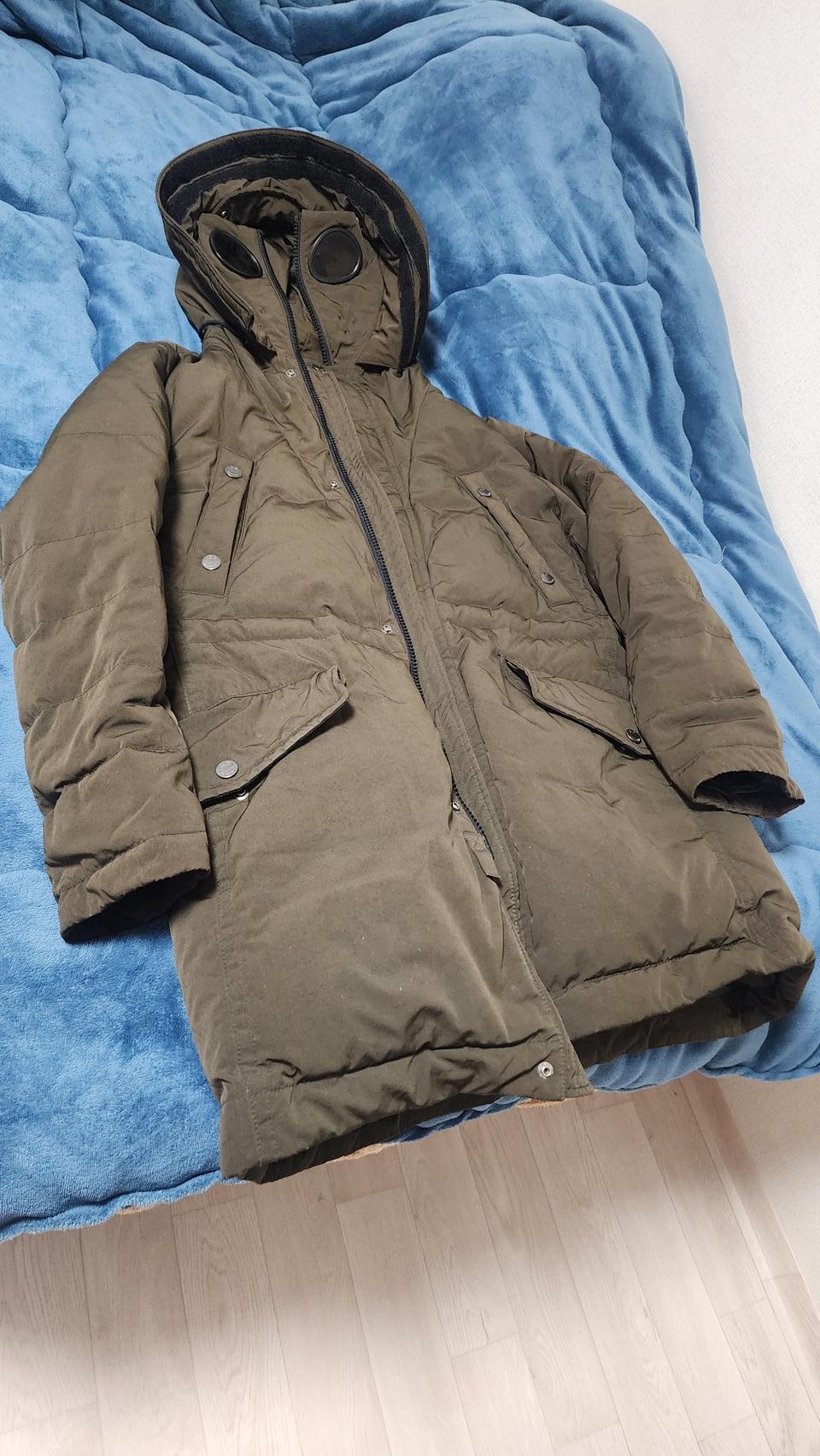 CP컴퍼니 패딩 100사이즈 카키