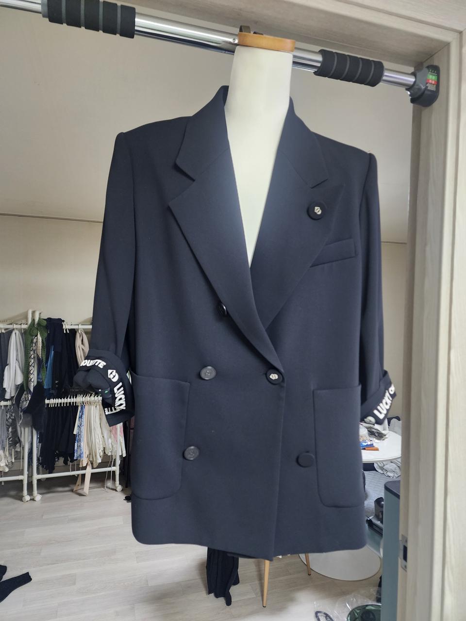 럭키슈에뜨 더블 버튼 블랙 자켓