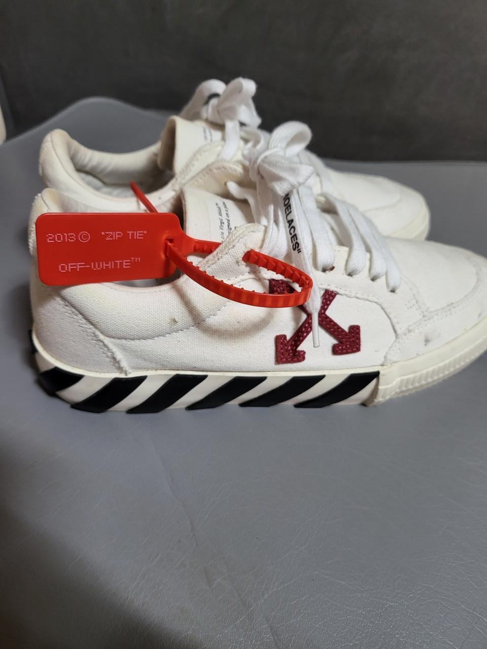 오프화이트 남성 스니커즈 40