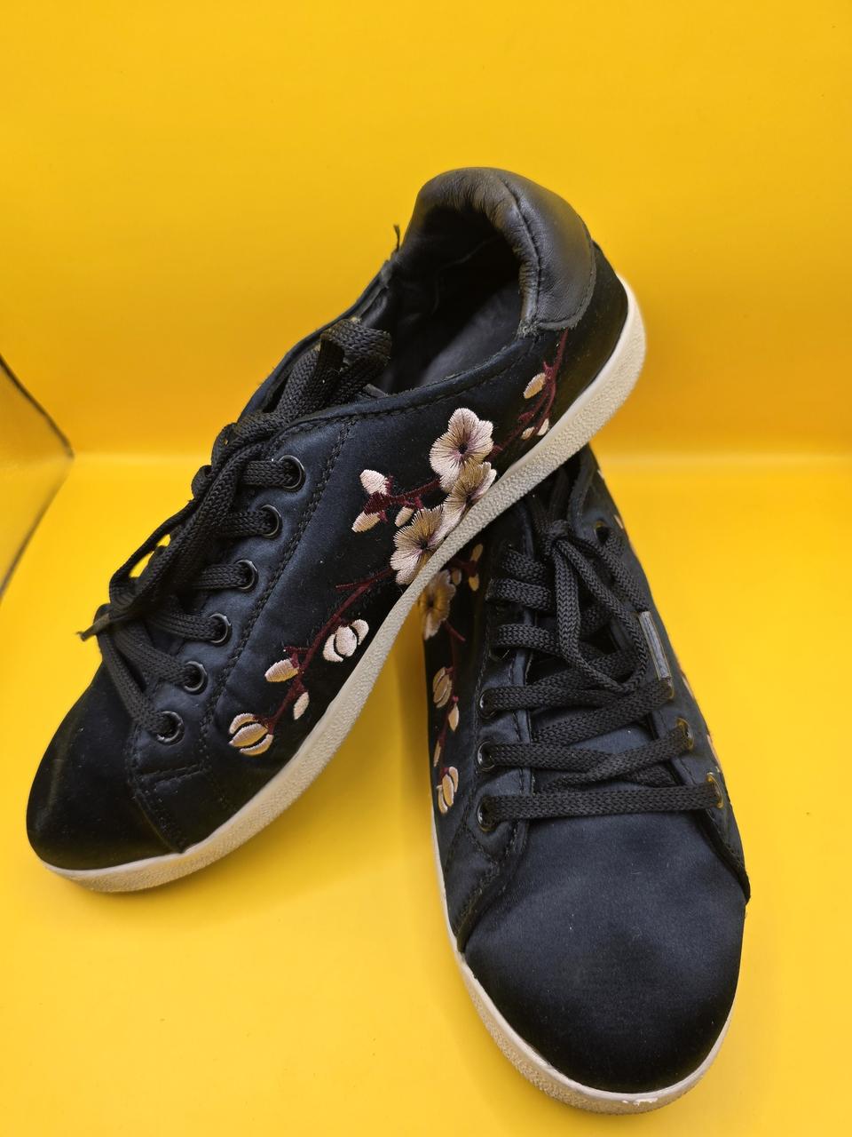 우테르케 자수 스니커즈 38(245)