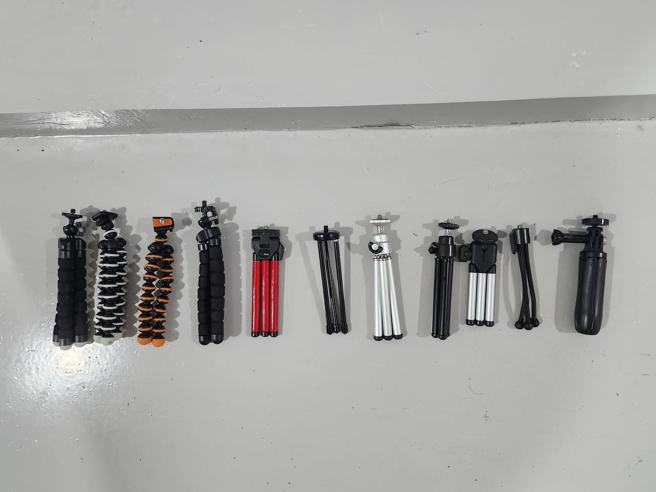 미니삼각대(3천원) +폰거치대(천원)에 팝니다.