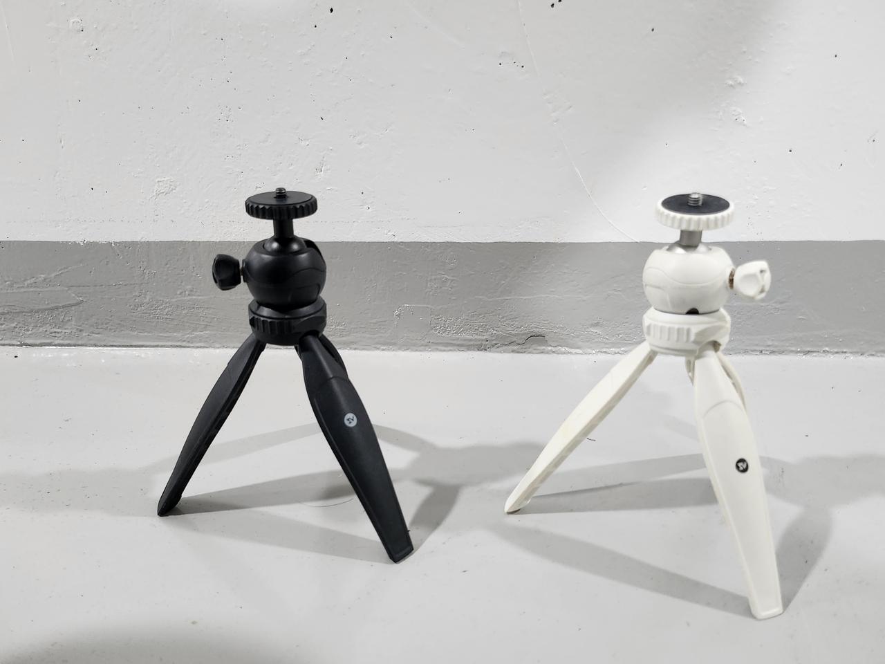 프로젝트도 사용가능한 휴대용 미니삼각대팝니다.