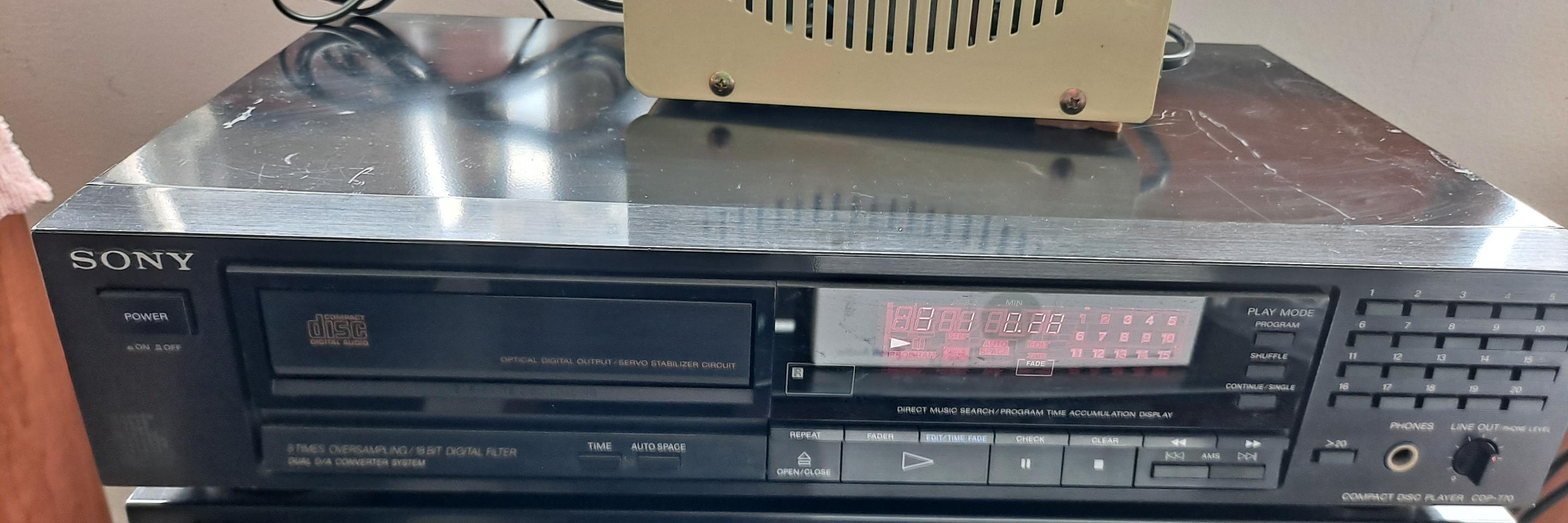 소니 시디피 750