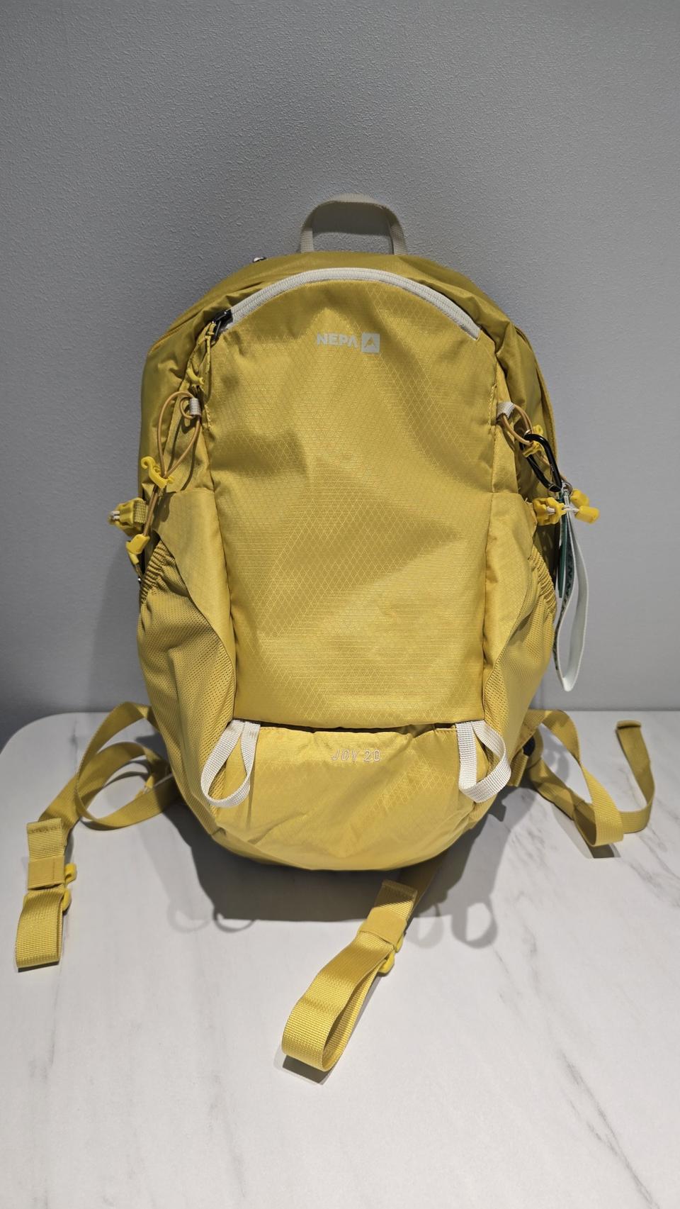 네파 트레킹 배낭 20L 머스타드