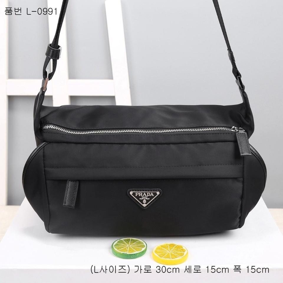 프라다 바이크백