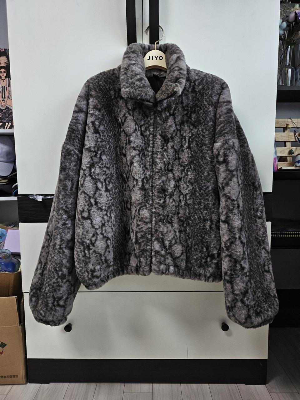 그레이 뱀피무늬 밍크 퍼 자켓