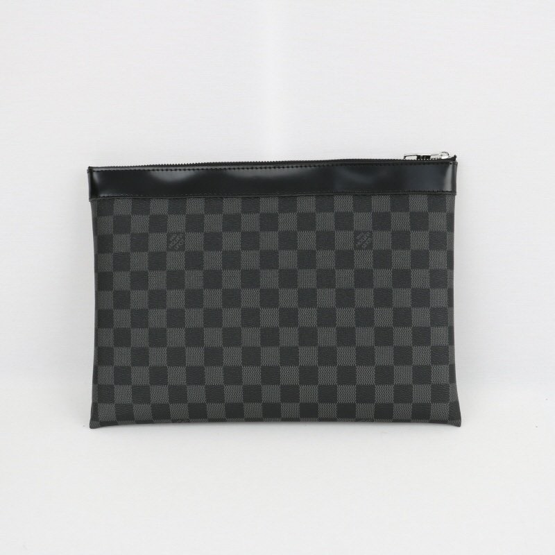 루이비통 포쉐트 클러치