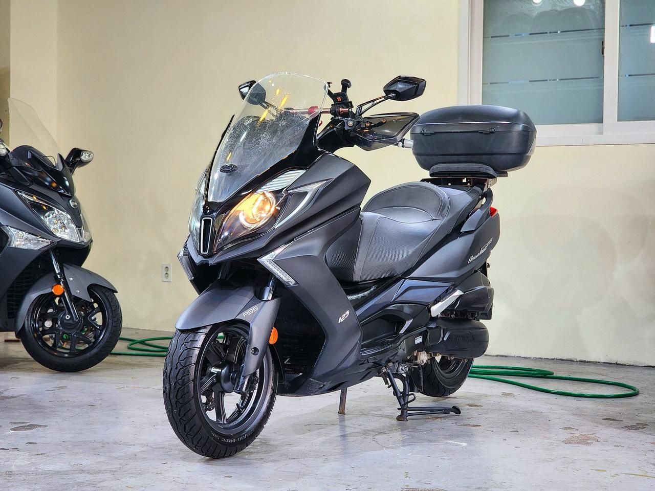 21년식.다운타운125 오토바이 판매