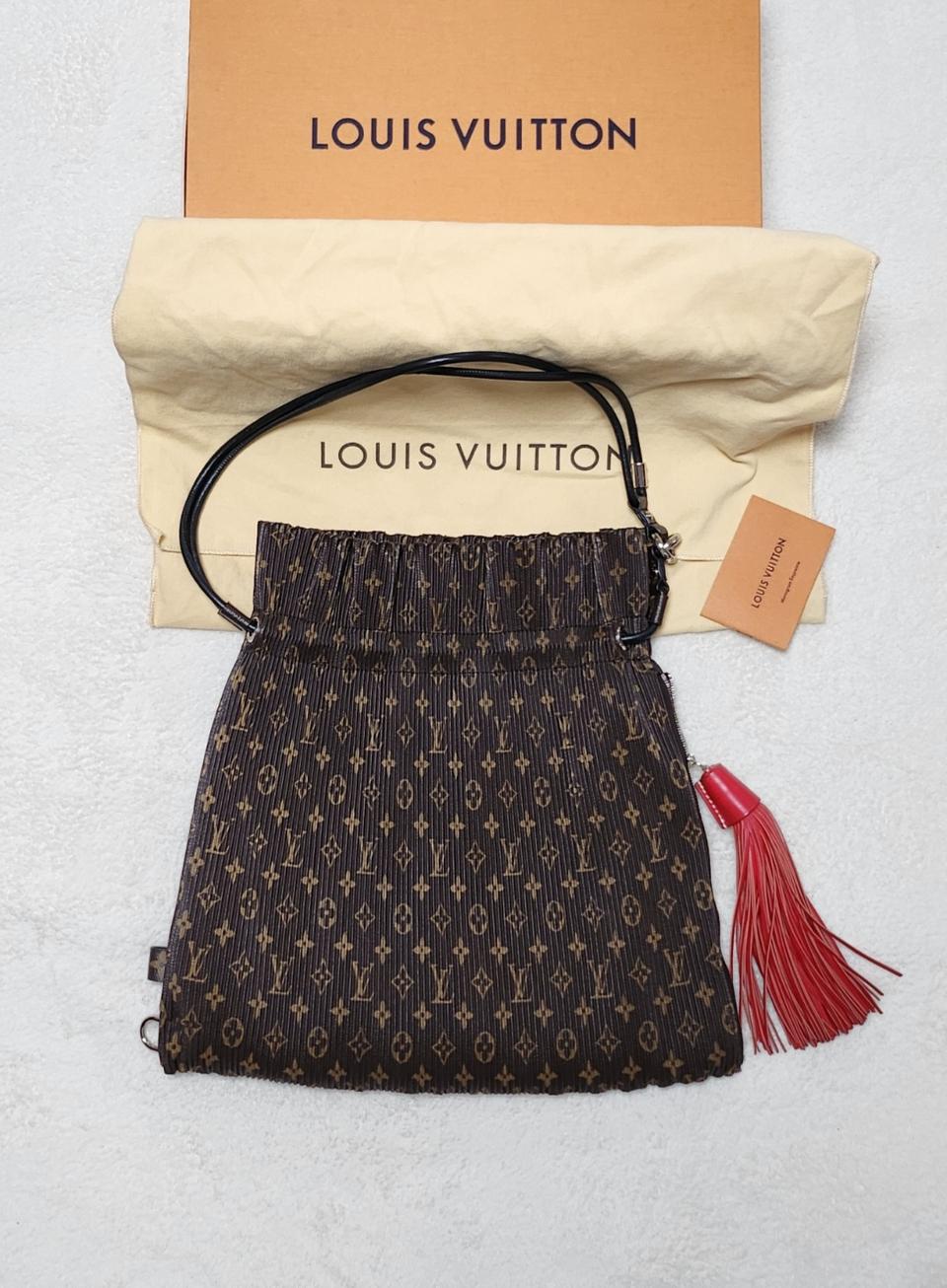 정품/루이비통 한정판 익스플로러 숄더백MM