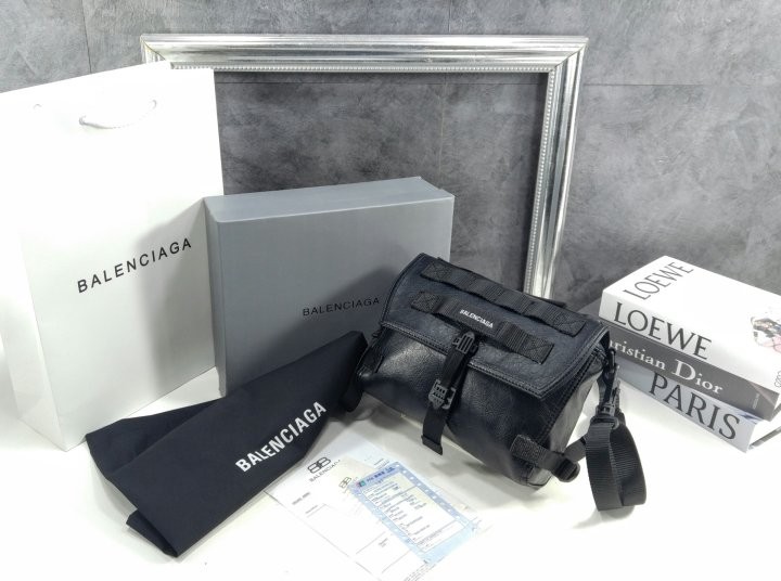 [새상품] 발렌시아가 아미 메신저백 스몰 블랙