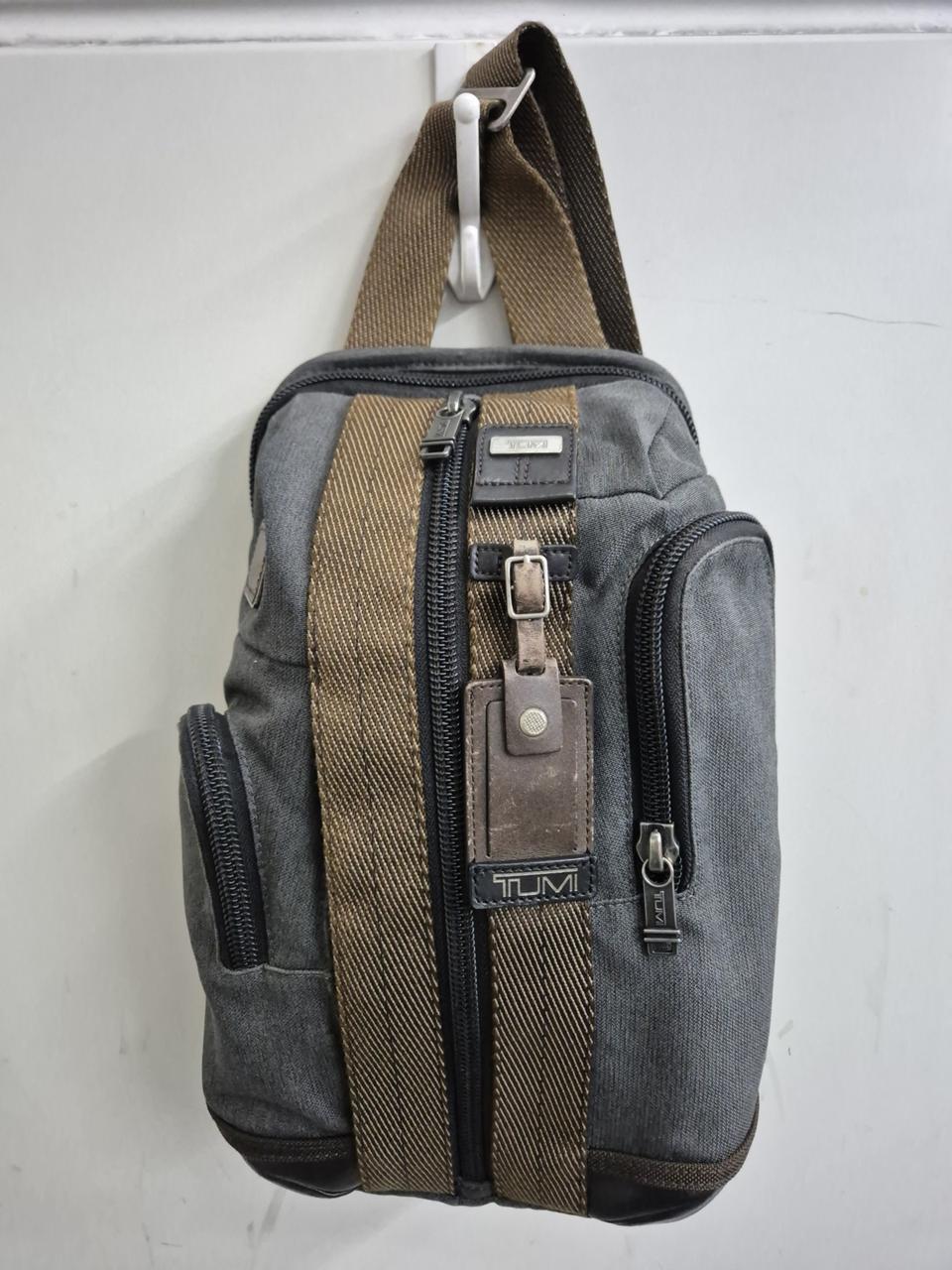 TUMI 투미 알파 브라보 슬링백 브라운