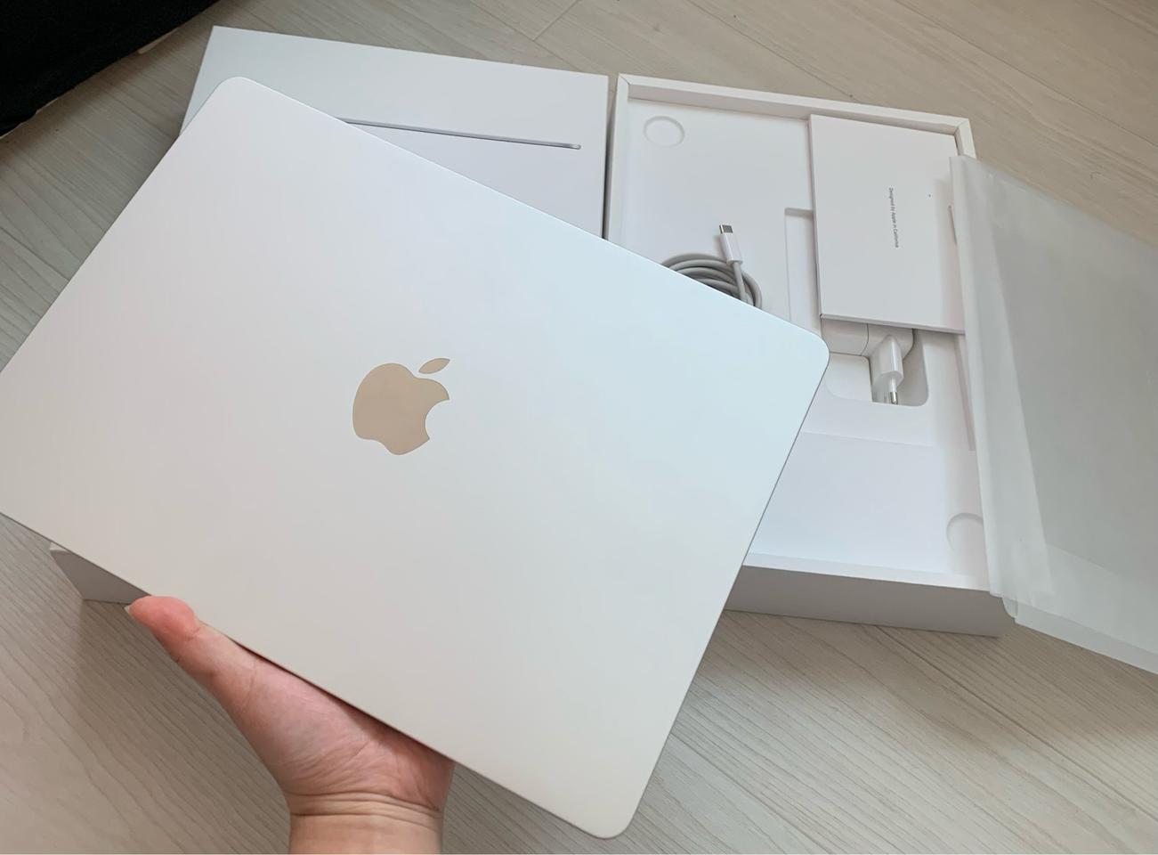 맥북에어 M3 13인치16GB 256GB 배터리100% 새제품급 S급