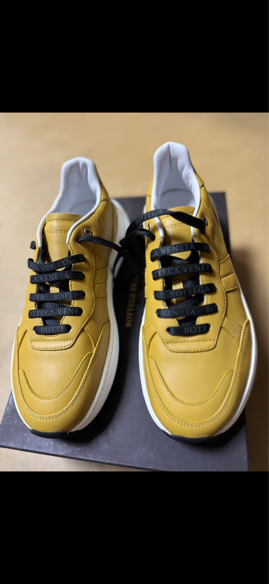 보테가베네타스니커즈