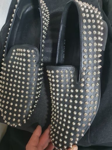 크리스찬 르부텡 슬립온 로퍼 판매합니다