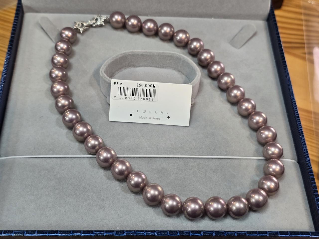파스텔톤의 핵진주 목걸이