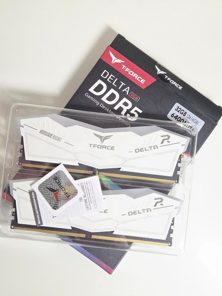 팀그룹 T-Force Delta RGB DDR5 32GB 램 화이트