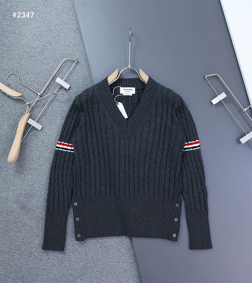  [THOM BROWNE] 톰브라운 밀라노 암밴드 케이블 V넥 니트 