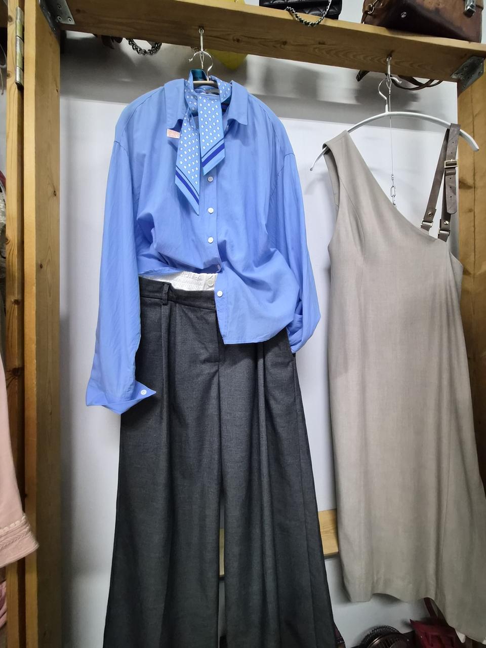 블루 루즈핏셔츠. 미드나잇무브 핀턱 와이드팬츠