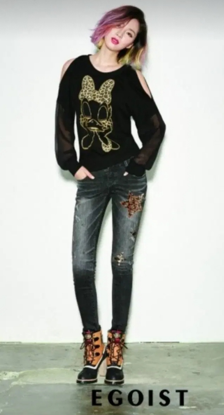 급처새상품!에고이스트X디즈니 콜라보 데이지덕 어깨트임 시스루 맨투맨티셔츠