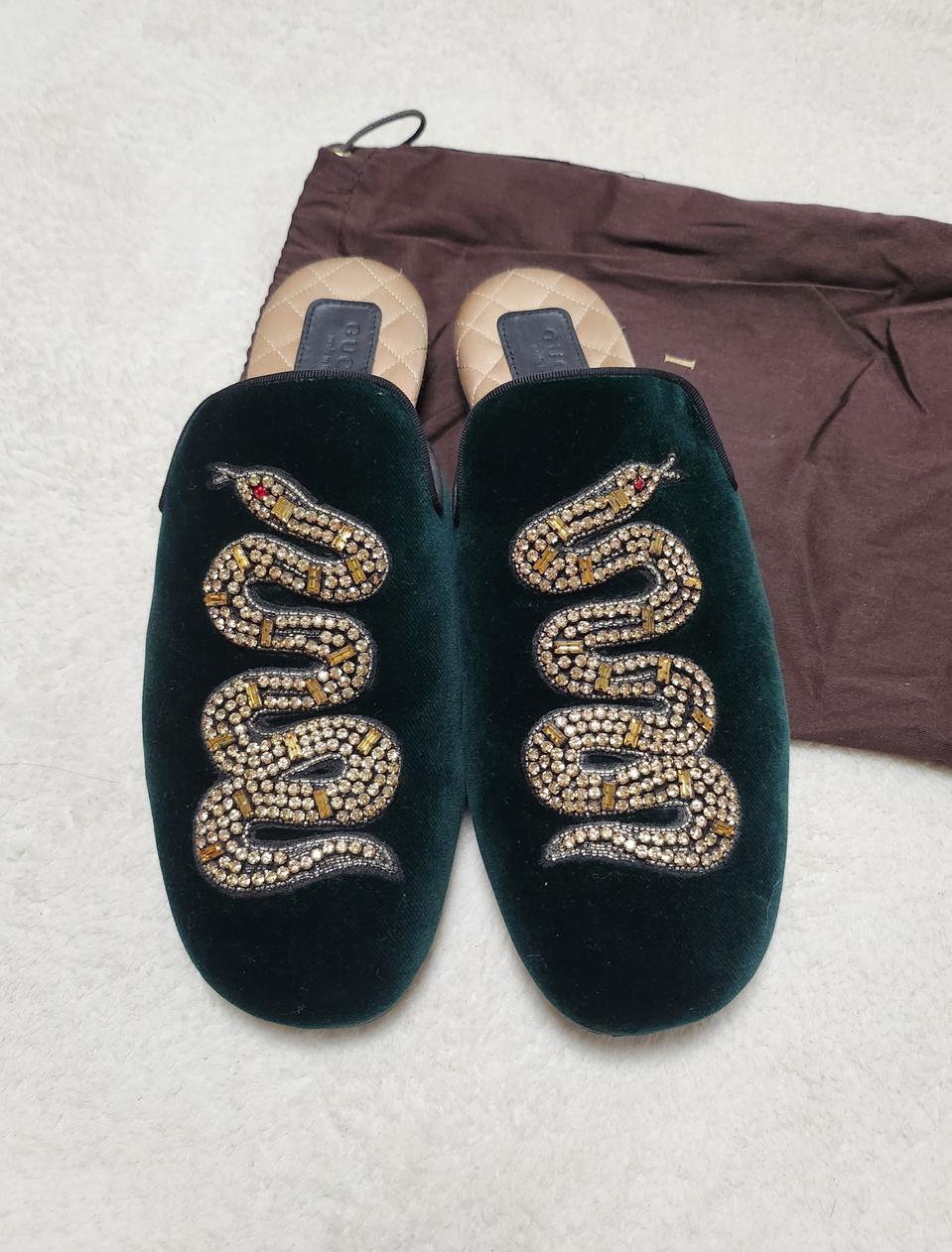 구찌 크리스탈 벨벳 스네이크 뮬37.5/240