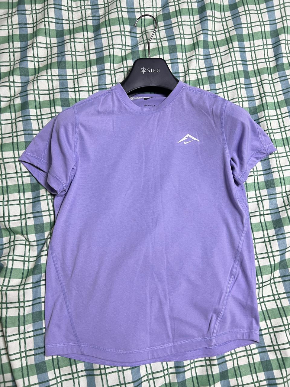 나이키 드라이핏 트레일 반팔 S 라벤더