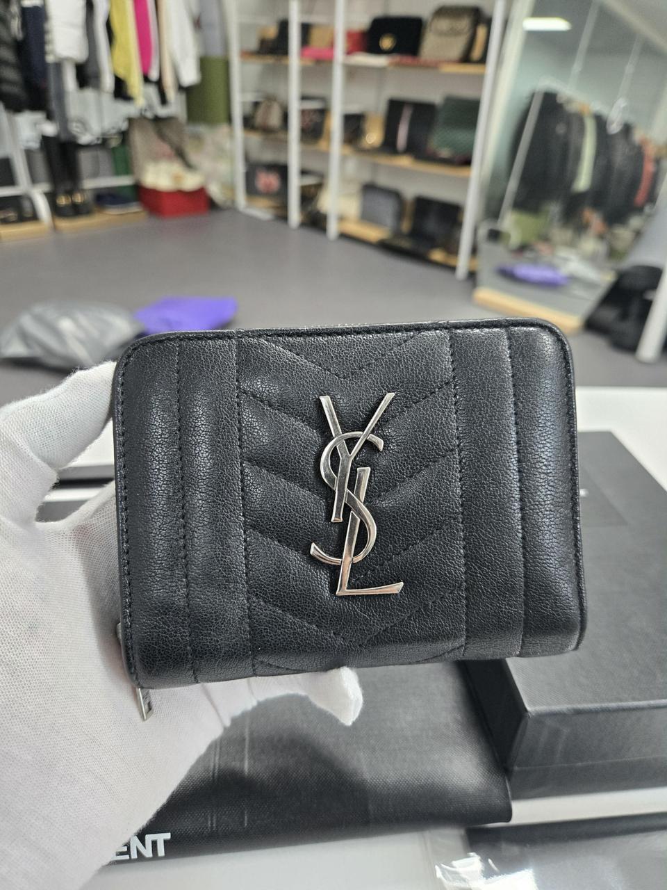 [50%세일] 입생로랑 지퍼 반지갑