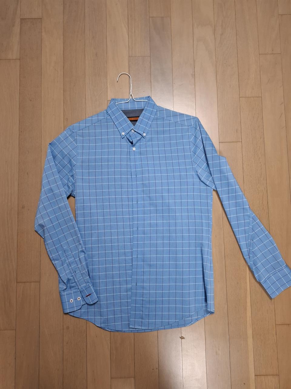 모두스비벤디 셔츠