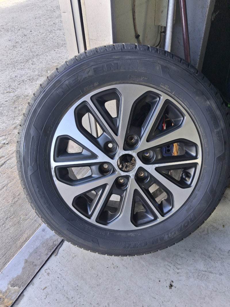 스타렉스 스페아 2156517 휠타이어