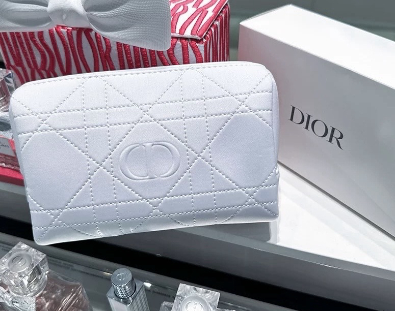 디올 뷰티 정품 퀼팅 화장품 파우치 화이트