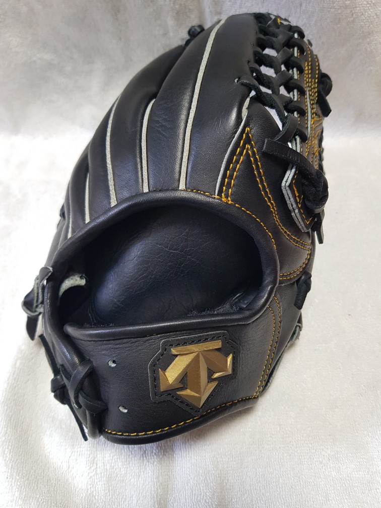 데상트 내야 글러브 팝니다