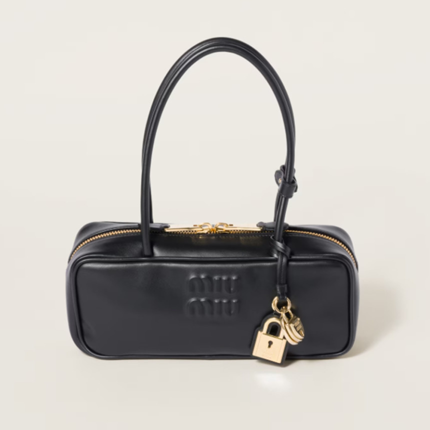 미우미우보백가죽 로고 숄더백