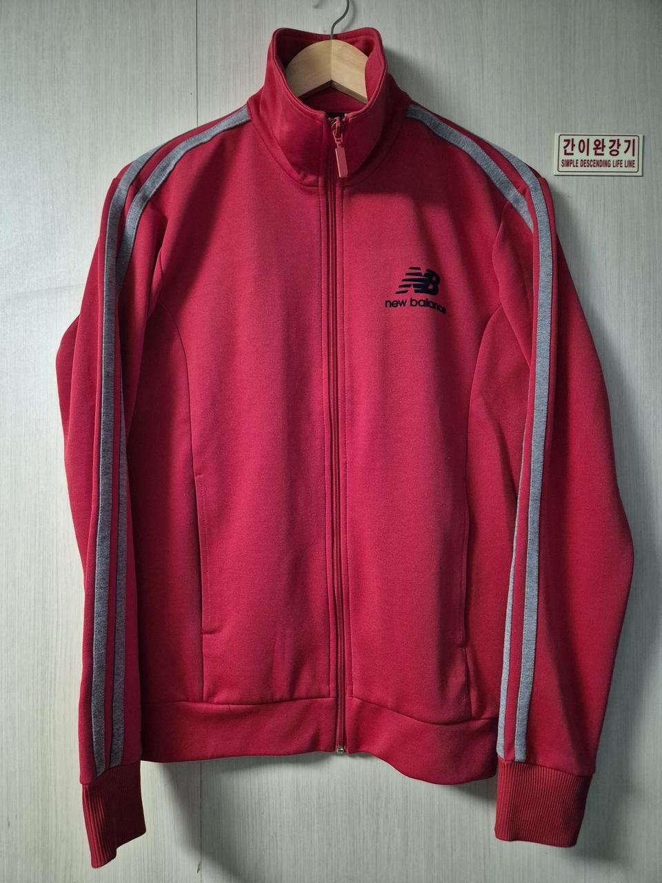 뉴발란스 레드 컬러 트레이닝 트랙탑