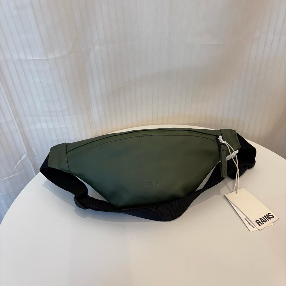 정품 Rains 레인스 힙색 크로스백
