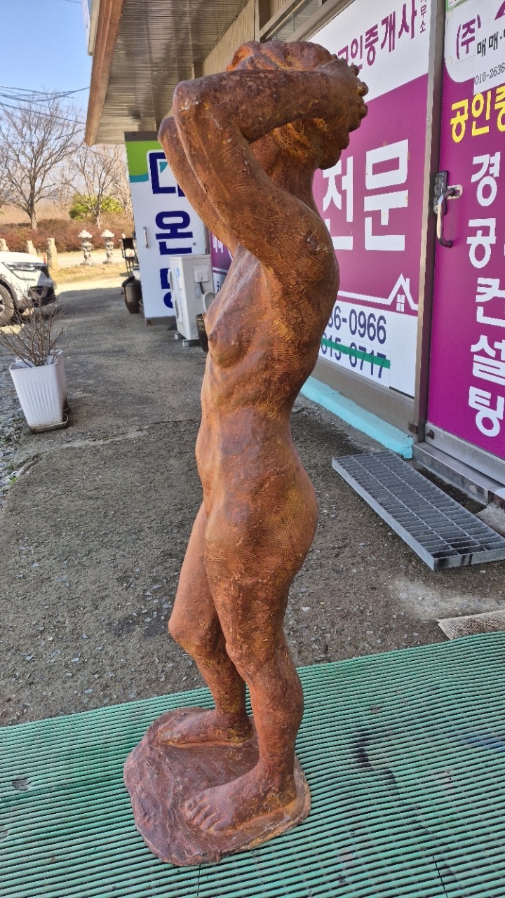 여인상