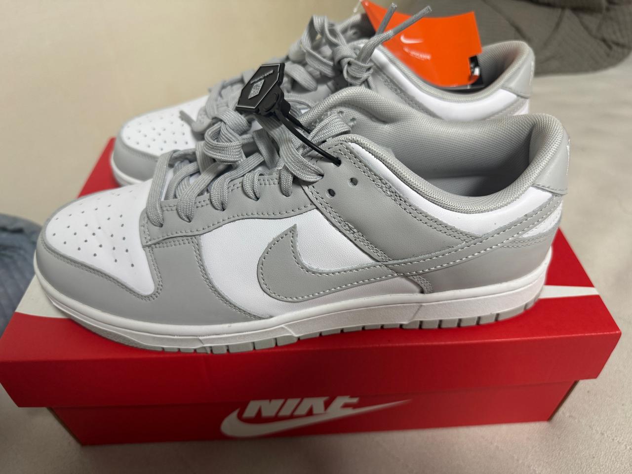 덩크 로우 화이트/그레이