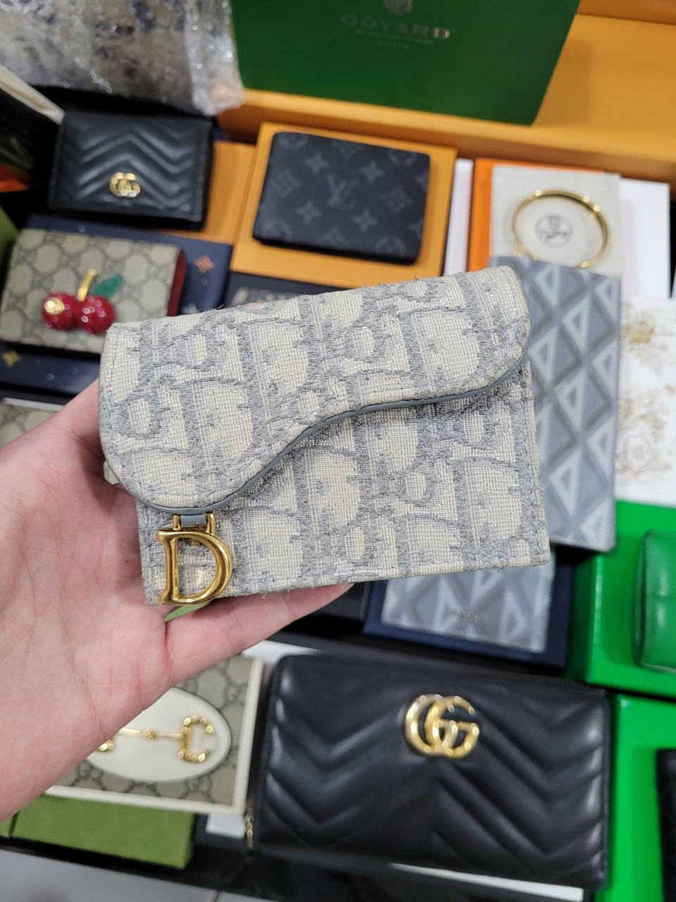 디올 오블리크 새들플랩 카드지갑 그레이