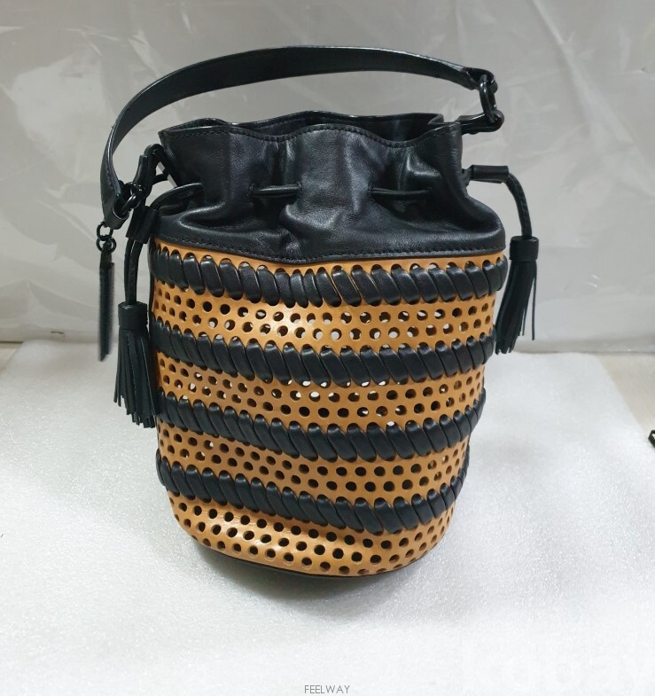 미국 패션 로플러 랜달(정품)인더스트리 퍼포레이티드 레더 버킷 백 복조리