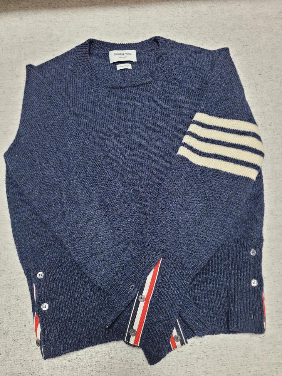 톰브라운 니트4사이즈 팝니다