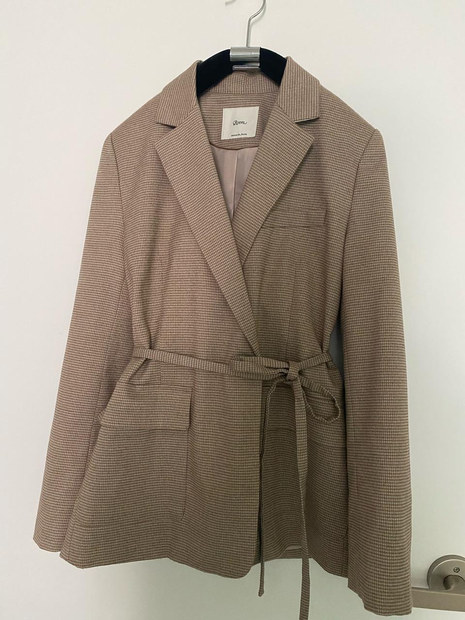 로엠 스탠다드 벨트자켓