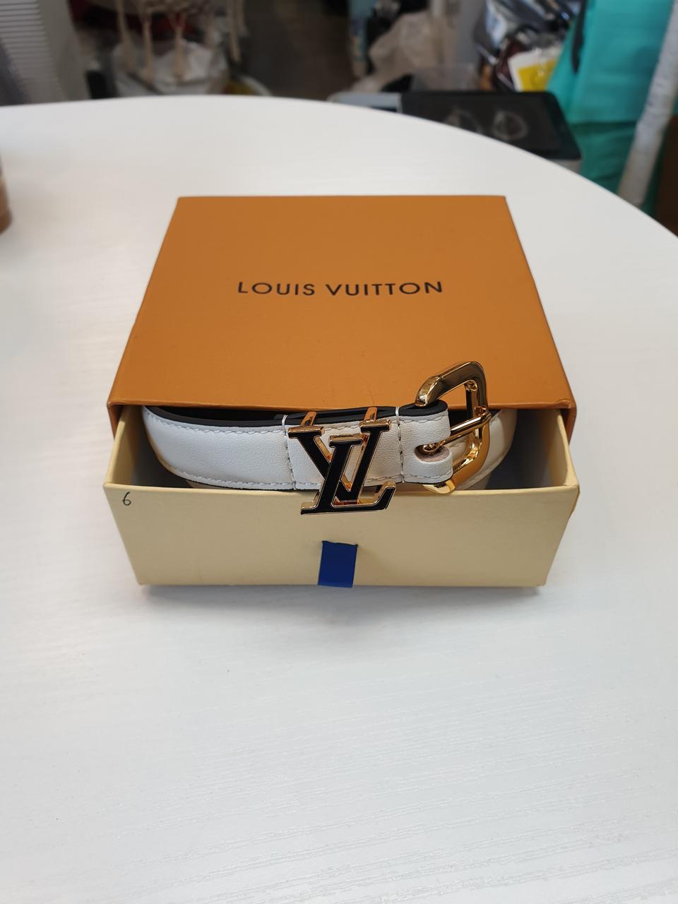 루이비통 여성 블랙 버클 화이트 벨트 새상품