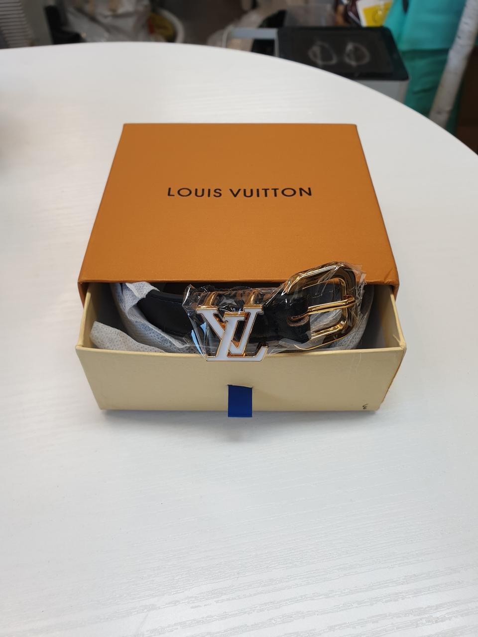 루이비통 여성 화이트 버클 블랙 벨트 새상품